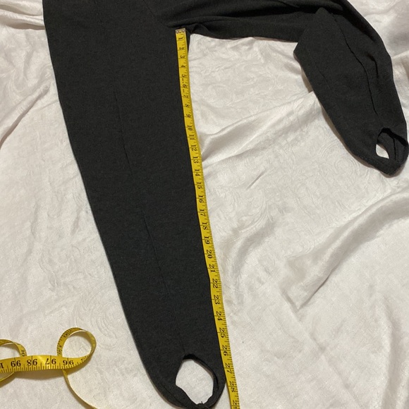 Used NY&CO a nice pair of sweatpants. 🤍 - Picture 9 of 11